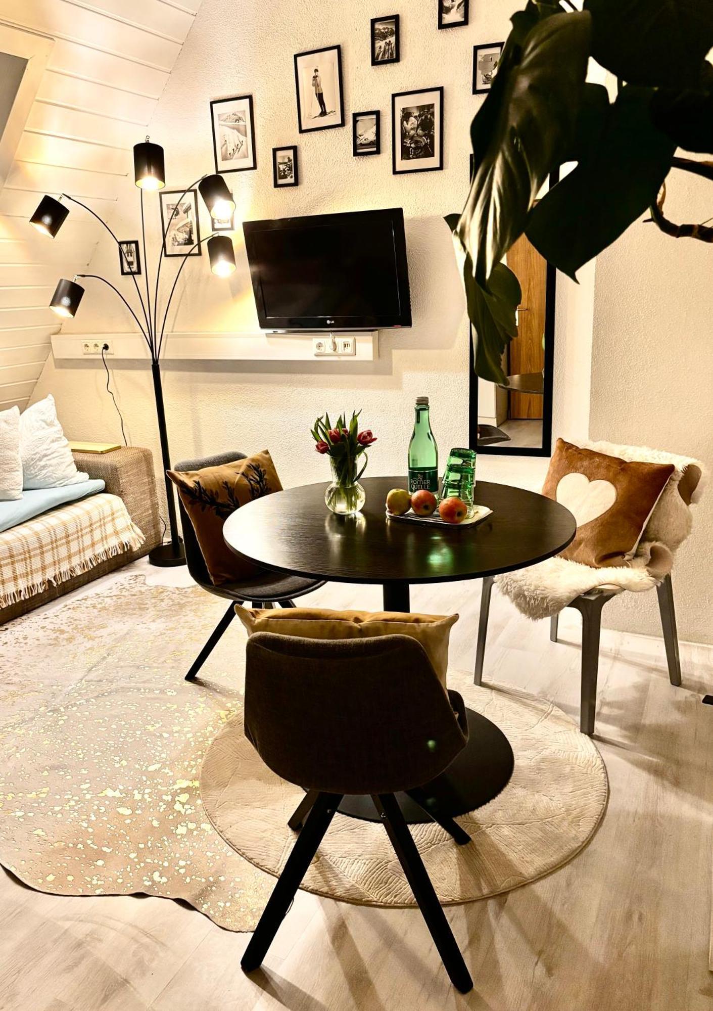 Lechtaler Alpenblick Landeck - Privatzimmer & Ferienwohnung Екстер'єр фото